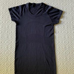 Lululemon Swiftly Tech Short Sleeve Navy Size 4
